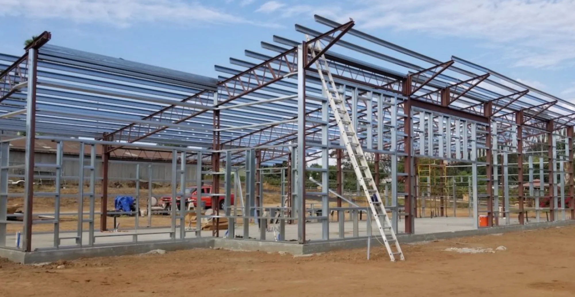 Steel barndo construction in Texas
